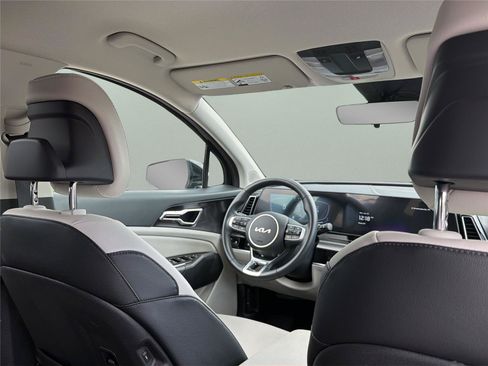 Used 2025 Kia Sportage EX FWD image 22