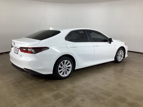 Used 2022 Toyota Camry LE FWD image 8