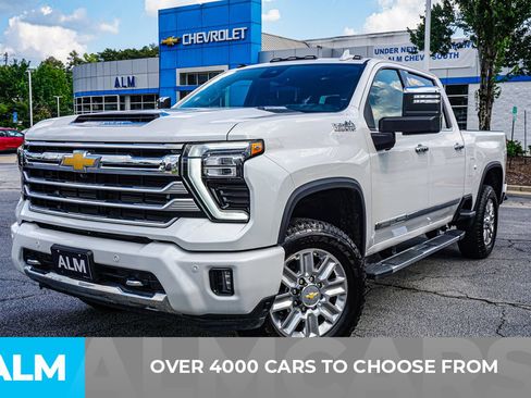 Used 2025 Chevrolet Silverado 3500 High Country w/ High Country Premium Package AWD/4WD image 3