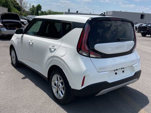 Used 2023 Kia Soul LX w/ LX Technology Package FWD image 10