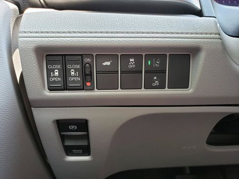 Used 2018 Honda Odyssey EX-L image 18