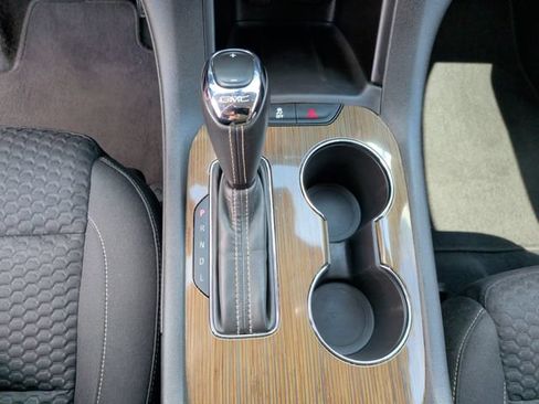 Used 2019 GMC Acadia SLE FWD image 16