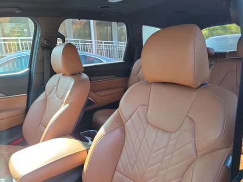 Used 2025 Kia Telluride AWD image 22