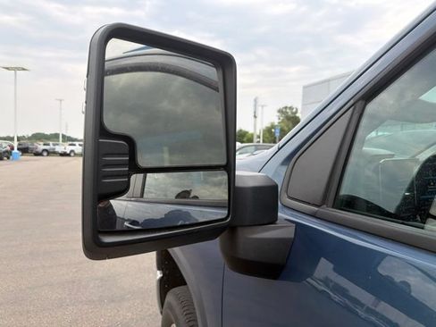 Used 2024 Chevrolet Silverado 2500 LT AWD/4WD image 11