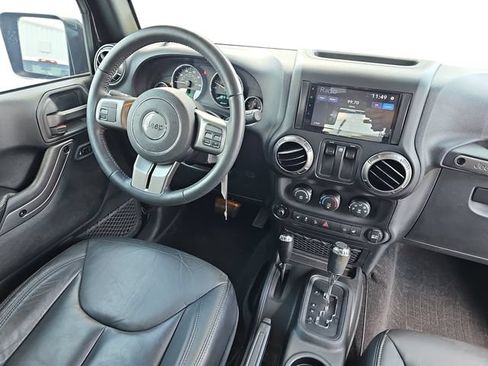 Used 2018 Jeep Wrangler Sahara AWD/4WD image 11