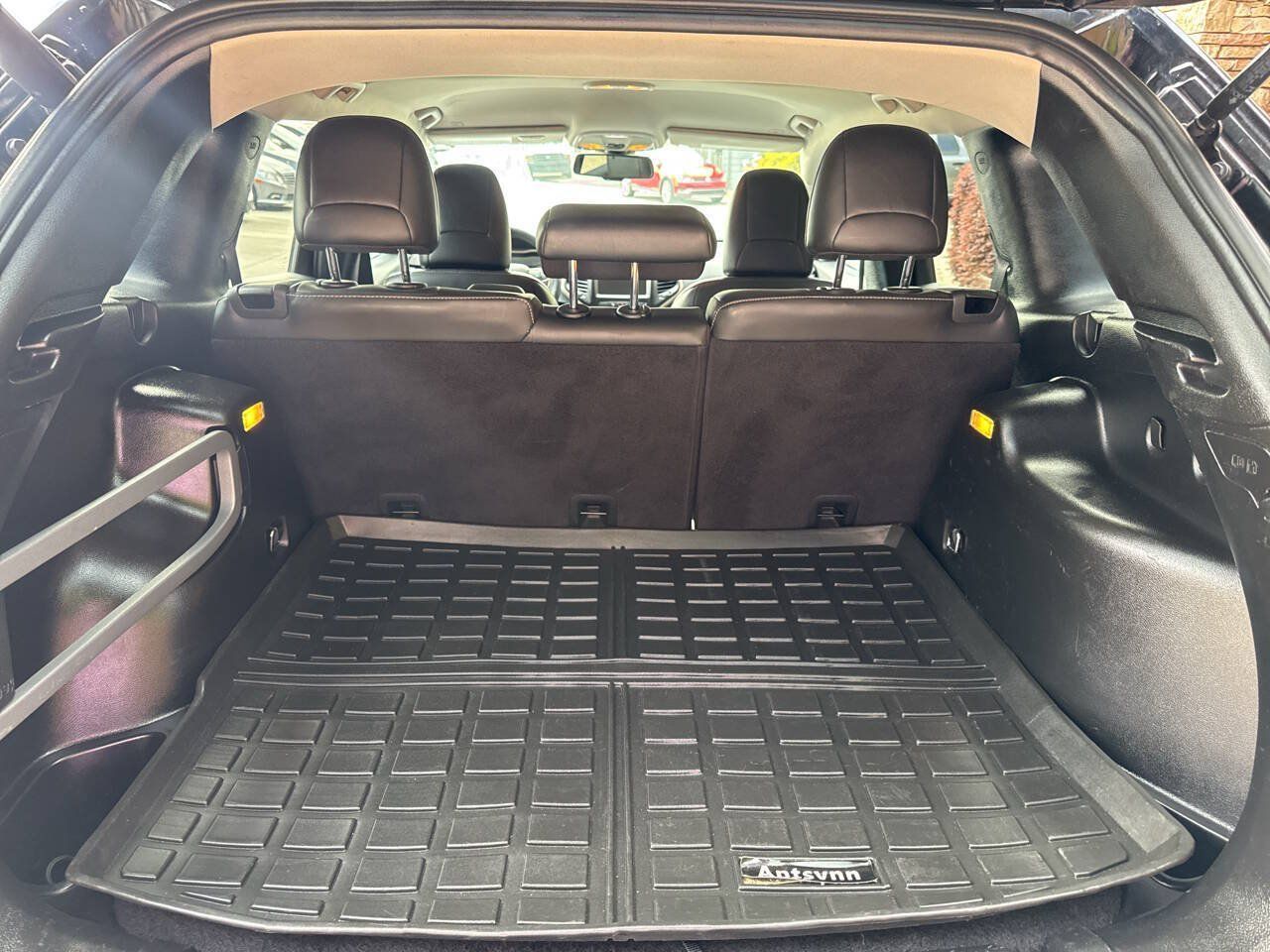 Used 2018 Jeep Cherokee Limited FWD image 10