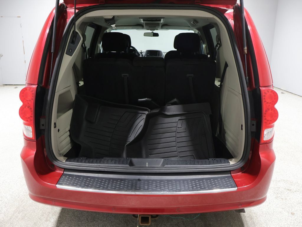 Used 2015 Dodge Grand Caravan SXT w/ Rear Park Assist Package FWD image 9