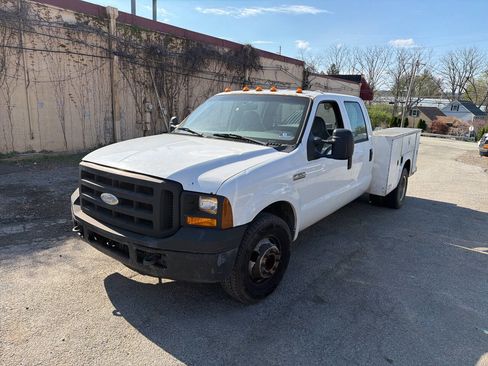 Used 2006 Ford F350 XL RWD image 2