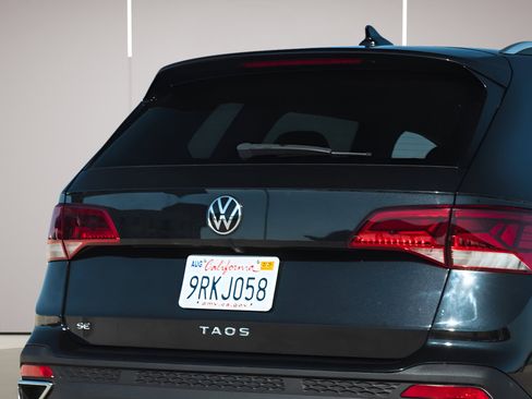 Used 2022 Volkswagen Taos SE FWD image 8