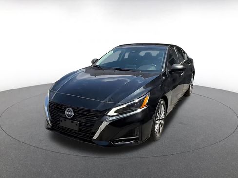 Used 2025 Nissan Altima 2.5 SV image 6