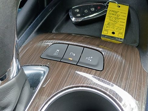 Used 2018 Chevrolet Malibu Premier w/ Premier Sun and Wheel Package FWD image 23