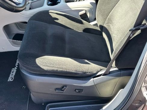 Used 2016 Dodge Grand Caravan SXT w/ Rear Park Assist Package image 10