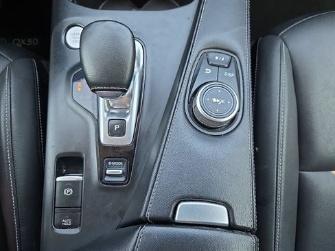 Used 2021 INFINITI QX50 Luxe AWD/4WD image 17