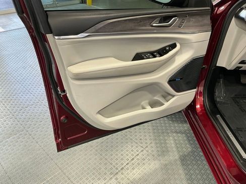 Used 2022 Jeep Grand Cherokee L Overland w/ Advanced Protech Group III AWD/4WD image 52