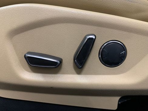 Used 2017 Ford Explorer XLT w/ Equipment Group 202A image 5