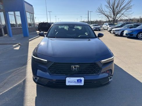 Used 2025 Honda Accord Touring image 2