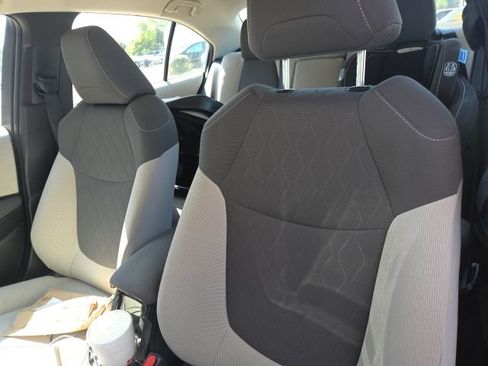 Used 2022 Toyota Corolla LE FWD image 4