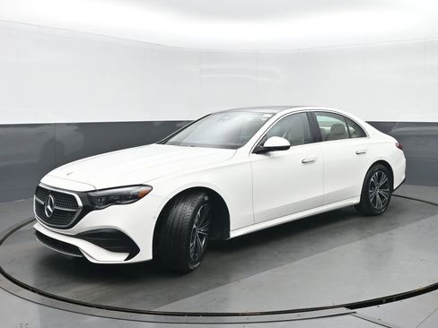 Used 2024 Mercedes-Benz E 350 4MATIC Sedan image 7