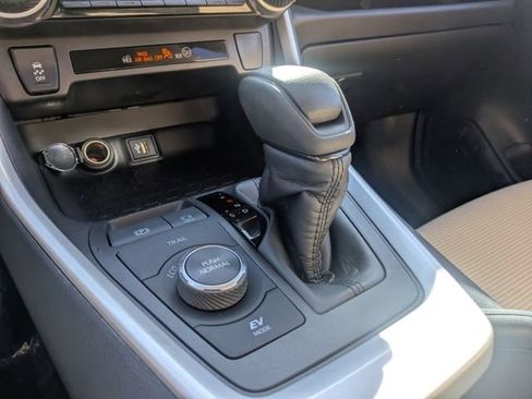 Used 2025 Toyota RAV4 LE AWD/4WD image 29