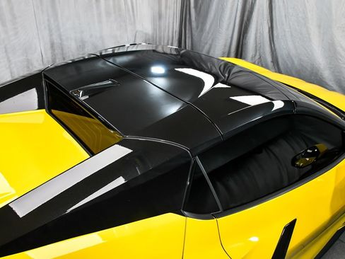Used 2025 Chevrolet Corvette Stingray Preferred Conv w/ 2LT RWD image 92