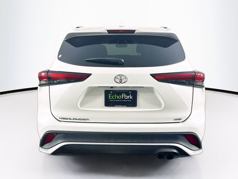 Used 2021 Toyota Highlander XSE FWD image 7