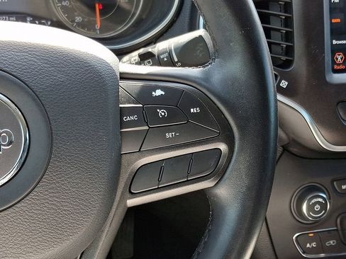 Used 2020 Jeep Cherokee Trailhawk w/ Cold Weather Group AWD/4WD image 22