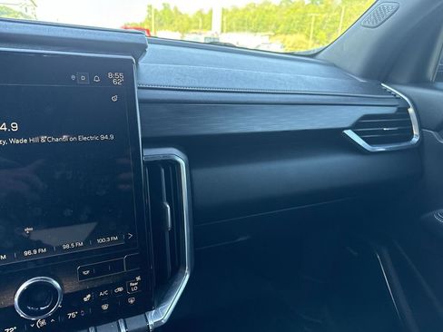 Used 2025 GMC Acadia Elevation w/ Elevation Premium Package AWD/4WD image 11