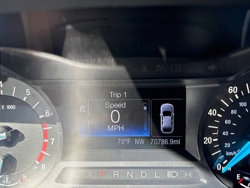Used 2017 Ford Fusion SE FWD image 14