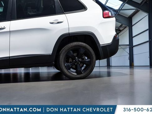 Used 2019 Jeep Cherokee Latitude Plus FWD image 27