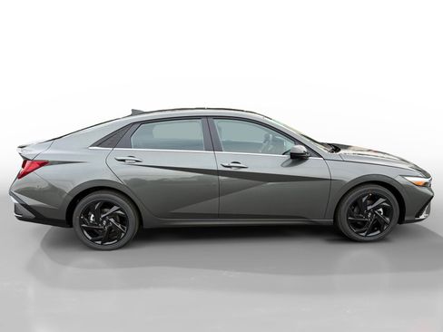 New 2026 Hyundai Elantra SEL Sport Premium image 6