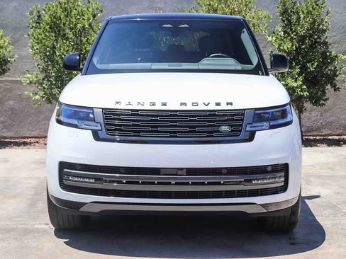 Used 2025 Land Rover Range Rover SE AWD/4WD image 2