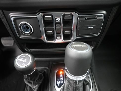 New 2026 Jeep Gladiator Sport AWD/4WD image 9