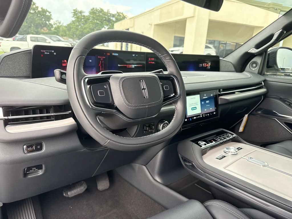 New 2026 Lincoln Navigator Reserve w/ Jet Appearance Package AWD/4WD image 35