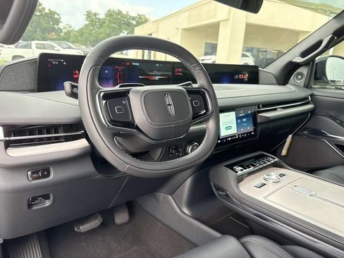 New 2026 Lincoln Navigator Reserve w/ Jet Appearance Package AWD/4WD image 35