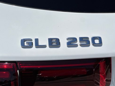 Certified 2024 Mercedes-Benz GLB 250 image 27