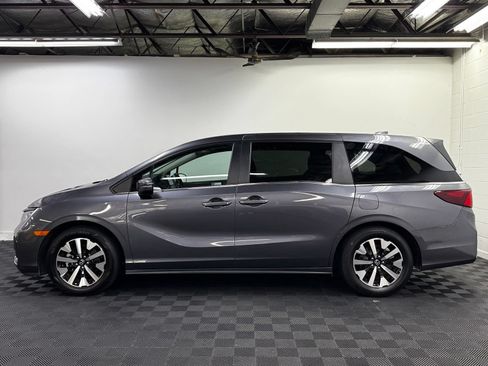 Used 2025 Honda Odyssey EX-L image 3