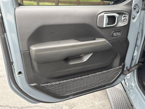 New 2025 Jeep Gladiator High Tide image 10