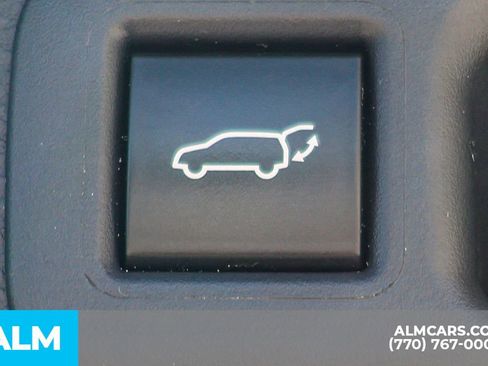 Used 2025 Toyota Highlander LE FWD image 25