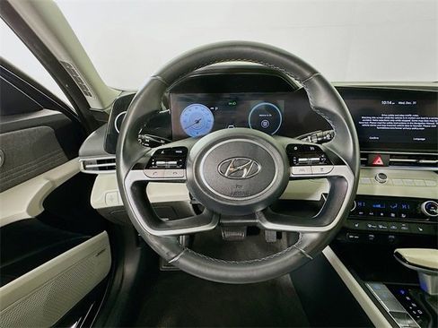 Used 2022 Hyundai Elantra Limited image 22