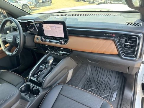 Used 2025 GMC Canyon AT4 w/ Nightfall Edition image 17