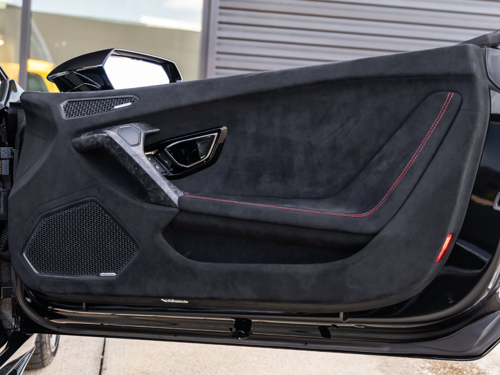 Used 2019 Lamborghini Huracan Performante AWD/4WD image 44