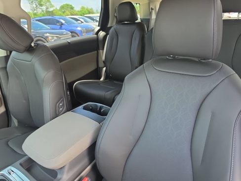 New 2026 Kia Carnival SX FWD image 22