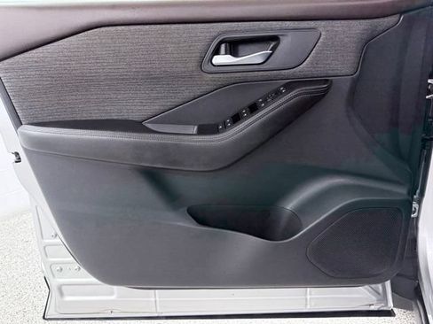 Used 2022 Nissan Rogue SV FWD image 17