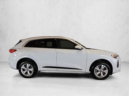 Certified 2025 Audi Q5 Premium w/ Convenience Package AWD/4WD image 4