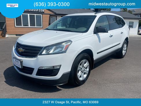 Used 2017 Chevrolet Traverse LS FWD image 1