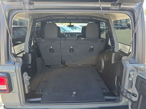 Used 2022 Jeep Wrangler Unlimited Sahara AWD/4WD image 27