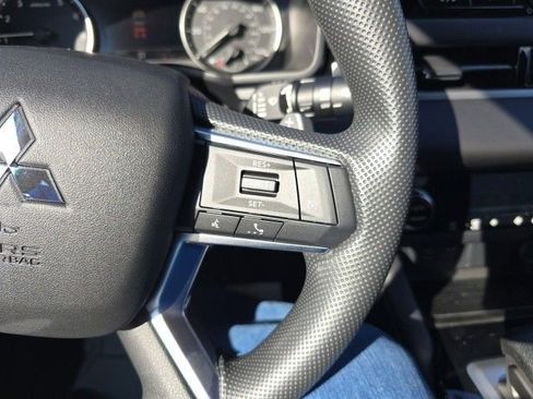 New 2025 Mitsubishi Outlander ES image 18