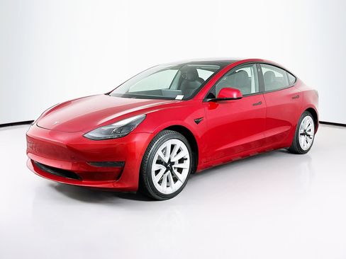 Used 2021 Tesla Model 3 Standard Range Plus RWD image 3
