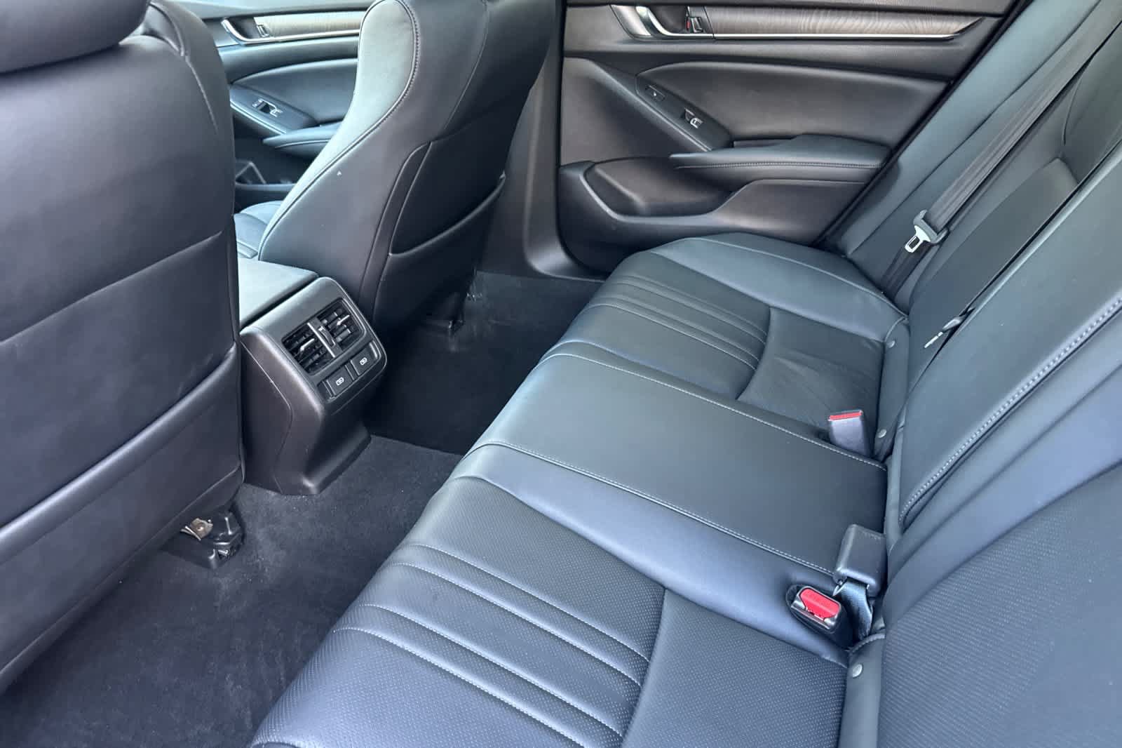 Used 2021 Honda Accord Touring image 4