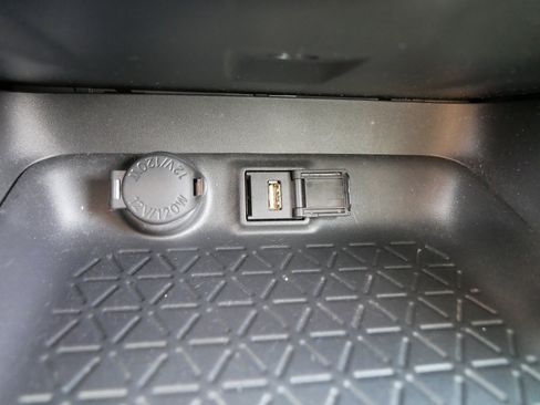 Used 2021 Toyota RAV4 LE AWD/4WD image 33